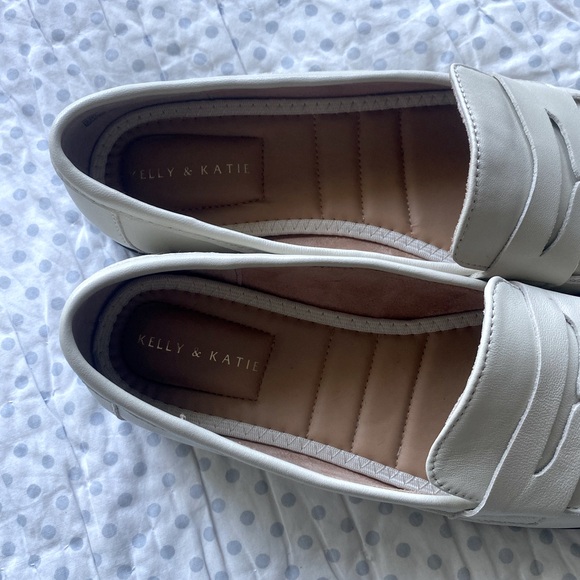 KELLY & KATIE Blair Loafer - Picture 4 of 5